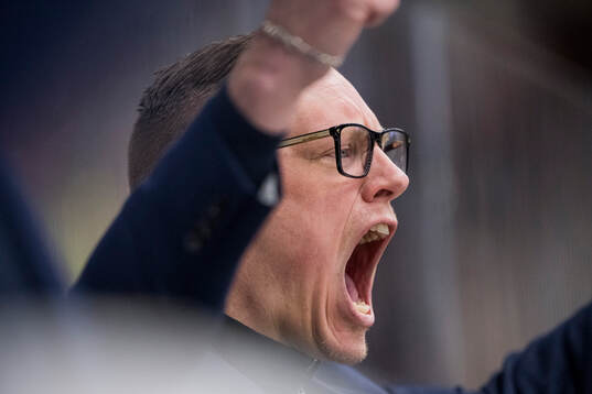 Djurgårdens tränare Robert Kimby jublar