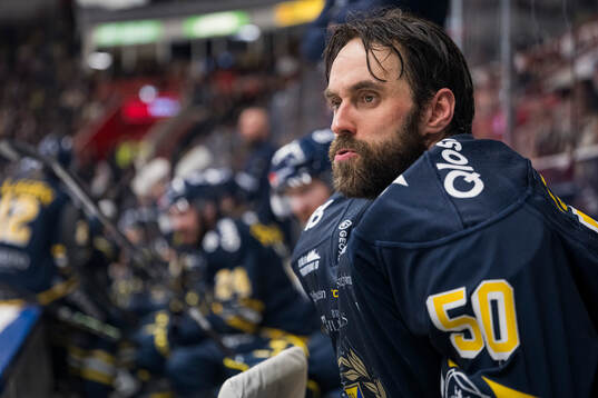 Södertäljes målvakt Frans Tuohimaa deppar