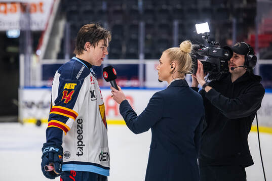 Djurgårdens Anton Frondell är intervjuad av TV 4