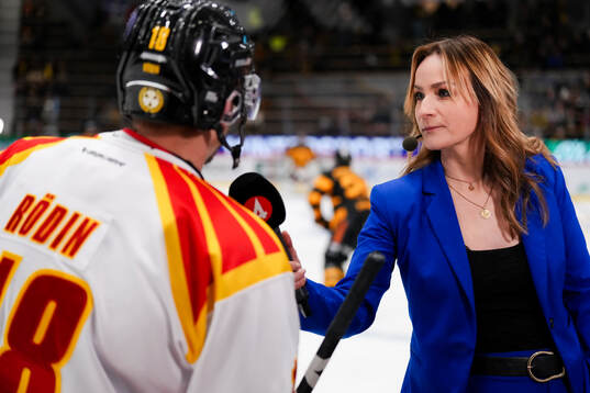Brynäs Anton Rödin och Tv4s kommentator Lena Sundqvist