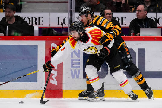 Brynäs Bobby Trivigno och Skellefteås Pär Lindholm