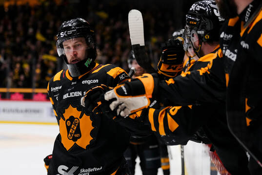 Skellefteås Jonathan Pudas jublar