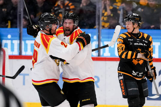 Brynäs Axel Andersson och Johan Larsson jublar samtidigt