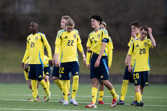 Charlie Andersson Gustafson of Sweden looks dejected