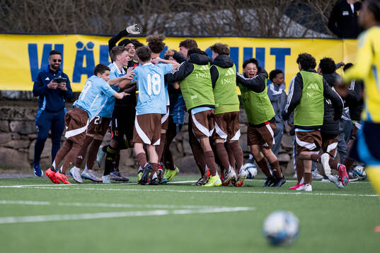 Belgium players celebrate äter the under-17 Future team