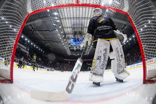 AIKs målvakt Victor Brattström deppar