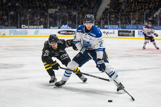 AIKs Oliver Tärnström och Karlskogas Christoffer Jansson
