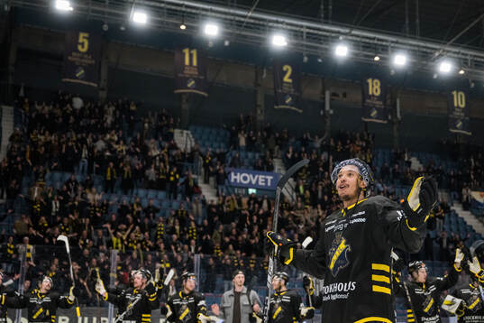 AIKs Oscar Nord jublar