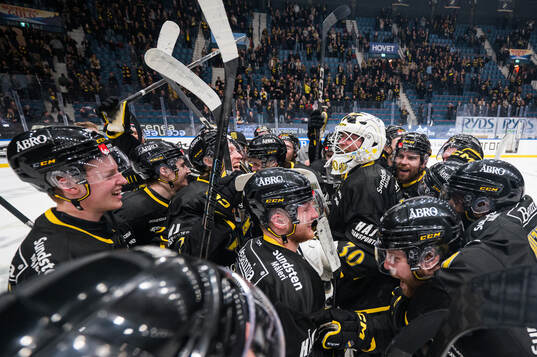 Bläddra bland fler bilder av Ishockey, Hockeyallsvenskan, Semifinal 6, AIK - Karlskoga