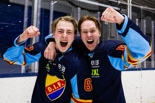 Djurgårdens Wilson Björck och Melvin Wersäll jublar