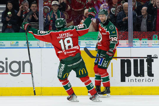 Frölundas Mikael Ruohomaa och Max Westergård jublar
