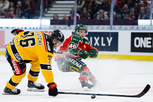 Frölundas Dominik Egli och Luleås Anton Levtchi
