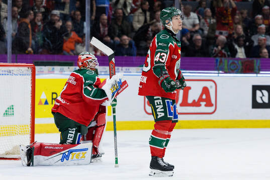 Frölundas målvakt Lars Johansson och Tom Nilsson deppar