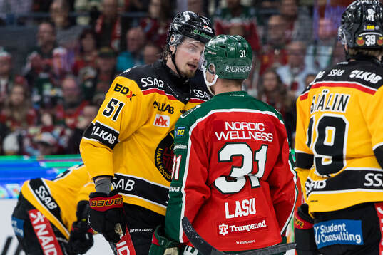 Luleås Markus Nurmi och Frölundas Nicklas Lasu