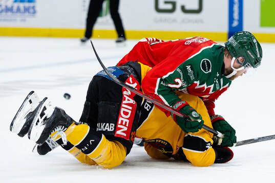 Frölundas Christian Folin och Luleås Brendan Shinnimin