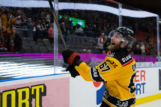 Luleås Linus Omark jublar