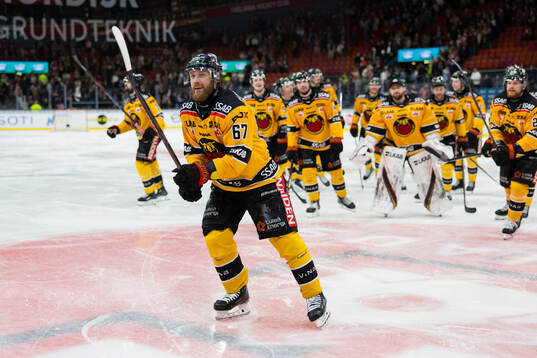 Luleås Linus Omark jublar