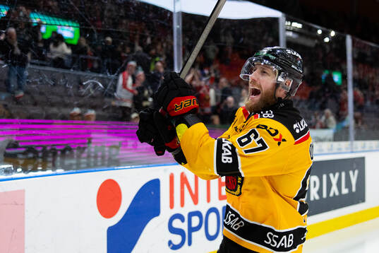 Luleås Linus Omark jublar
