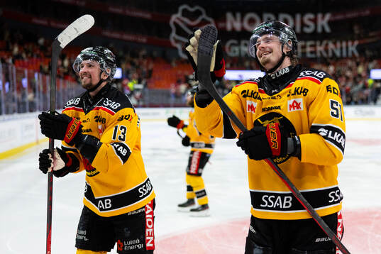 Luleås Eetu Koivistoinen och Markus Nurmi jublar