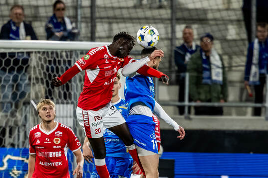Kalmars Gibril Sosseh och Oddevolds Daniel Krezic