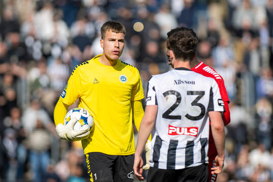 Utsiktens målvakt Jakub Ojrzynski  i bråk med Landskronas