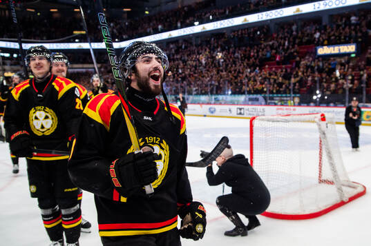 Brynäs Bobby Trivigno jublar