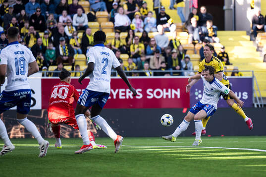 Elfsborgs Simon Hedlund och IFK Norrköpings Axel Brönner