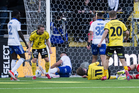 Elfsborgs Simon Hedlund jublar med Taylor Silverholt