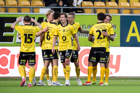 Elfsborgs Frederik Ihler jublar med lagkamrater