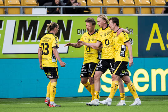 Elfsborgs Frederik Ihler jublar med lagkamrater