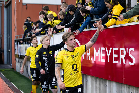Elfsborgs Frederik Ihler tackar publiken