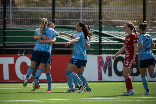 Djurgårdens Therese Åsland jublar