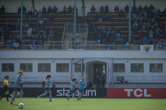 Djurgårdens Therese Åsland jublar