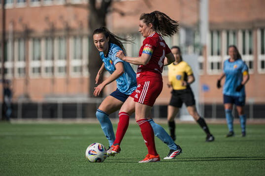 Djurgårdens Lucia Duras och Piteås Josefin Johansson