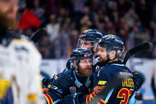 Djurgårdens Marcus Krüger jublar med lagkamrater