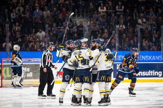 Södertäljes spelare jublar