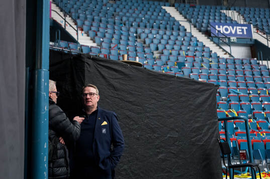 Södertäljes tränare Magnus Bogren Är intervjuad