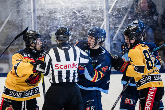 Luleås Casper Juustovaara Karlsson (v) och Vilmer