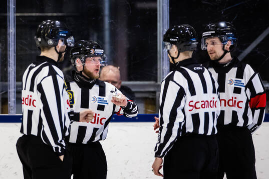 Huvuddomare Filip Bohm och och Edvard Lindström med