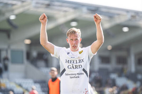 Mjällbys Herman Johansson jublar