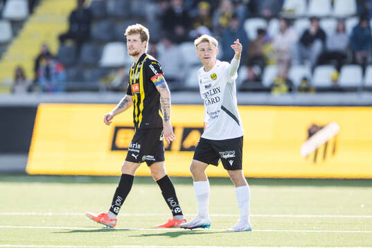Häckens Simon Gustafson och Mjällbys Romeo Leandersson