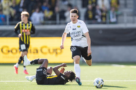 Häckens Severin Nioule och Mjällbys Elliot Stroud