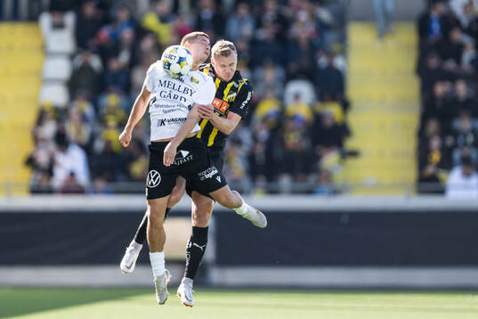 Mjällbys Nicklas Røjkjær och Häckens Marius Lode