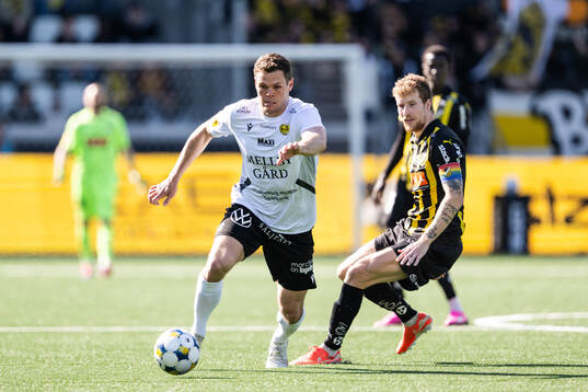 Mjällbys Jacob Bergström och Häckens Simon Gustafson