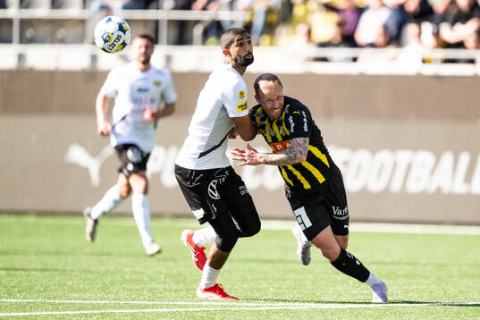 Mjällbys Abdullah Iqbal och Häckens Mikkel Rygaard Jensen