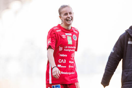 KIF Örebros Demi Pierre jublar