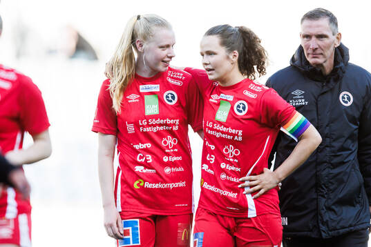 KIF Örebros Sofia Parkner och Julia Walentowicz jublar
