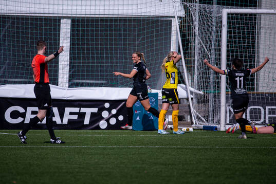 Umeås Emma Becker jublar