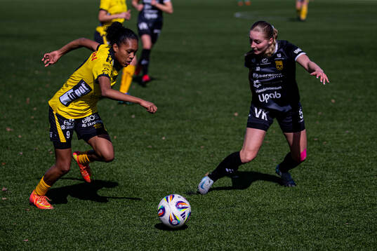 Elfsborgs Vanessa Lopez och Umeås Julia Holmgren
