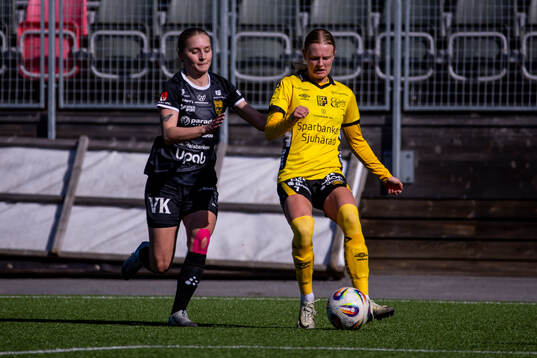 Umeås Julia Holmgren och Elfsborgs Hanna Jiozon